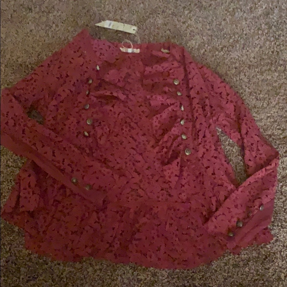 NWT ✨ Buckle cute long sleeve top